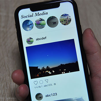 SNS投稿が空き巣に狙われるリスクとは?場所が特定される7つの手口と防犯対策