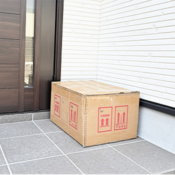 「置き配を投げられた!」許せない投げ配トラブルの原因・補償・防止策