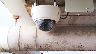 川越市の工場のドーム型防犯カメラ