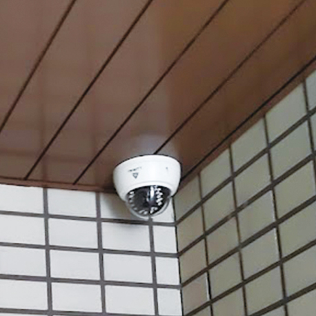木更津市マンションのエントランスでドーム型の防犯カメラの設置