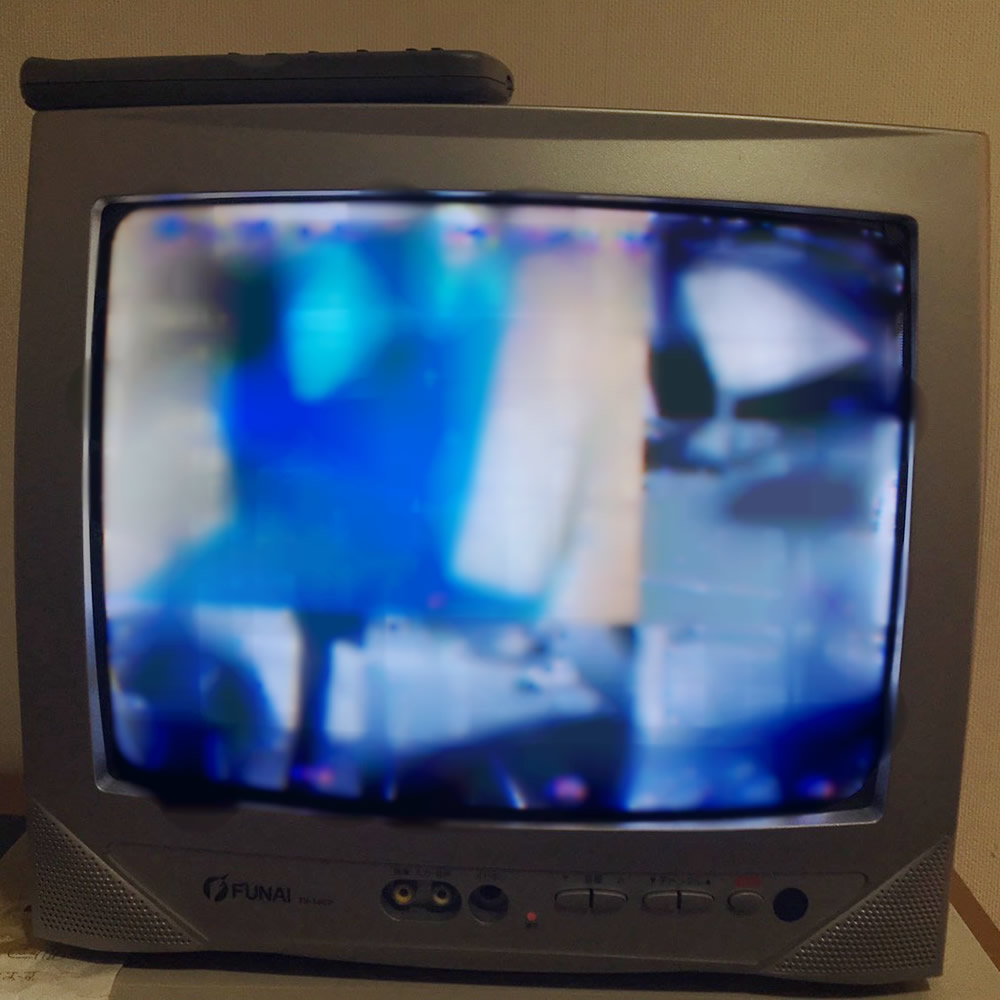 古いブラウン管テレビをそのまま利用