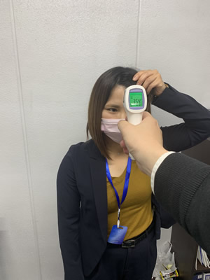 新型コロナウイルス感染症予防で検温