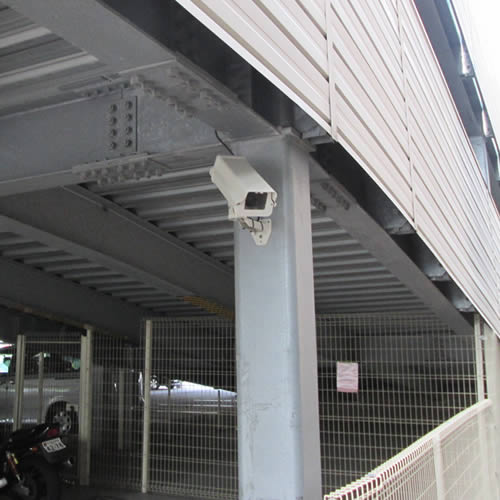 ２階建て駐車場での防犯カメラの入れ替え工事事例