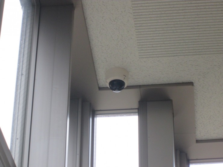 オフィスの天井にドームカメラ１