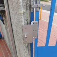 学校校門や扉に電気錠
